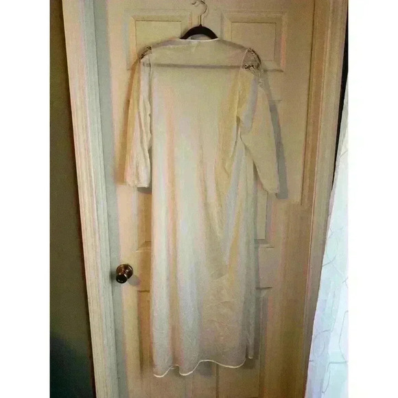 VINTAGE LADY CAMEO of Dallas WHITE SIZE MEDIUM NYLON ROBE Bridal 70s Nightgown - Picture 5 of 9